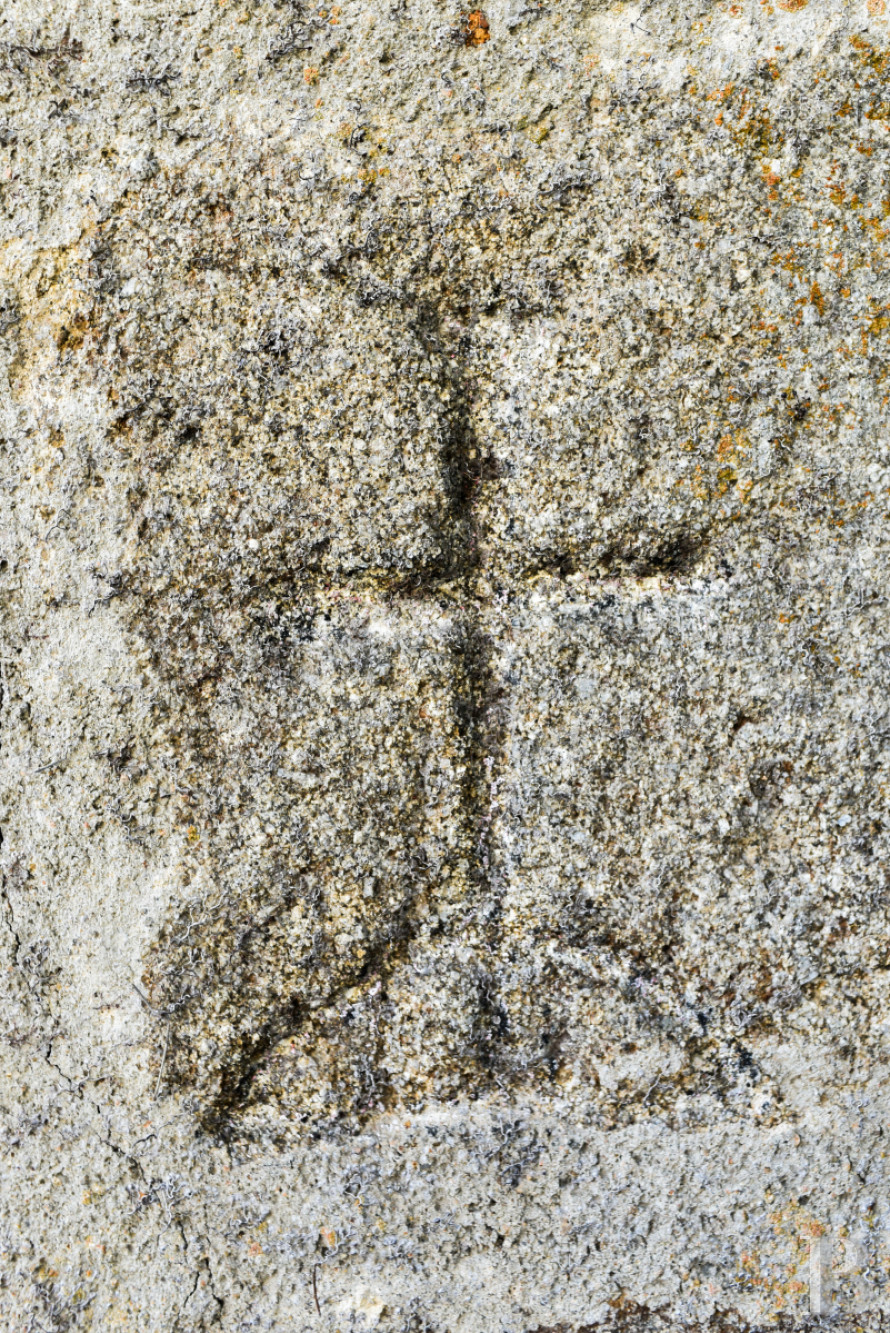 En Limousin, dans le sud-est de la Creuse et à proximité d’Aubusson, un logis indépendant du 17e siècle au centre d’une place forte médiévale,  - photo  n°5